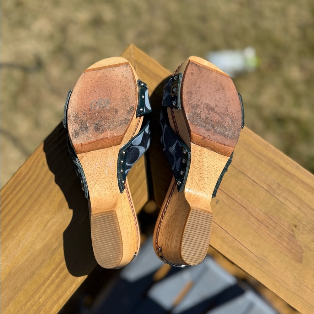 Coach Blue and Tan Slide Sandals - Picture 4 of 4